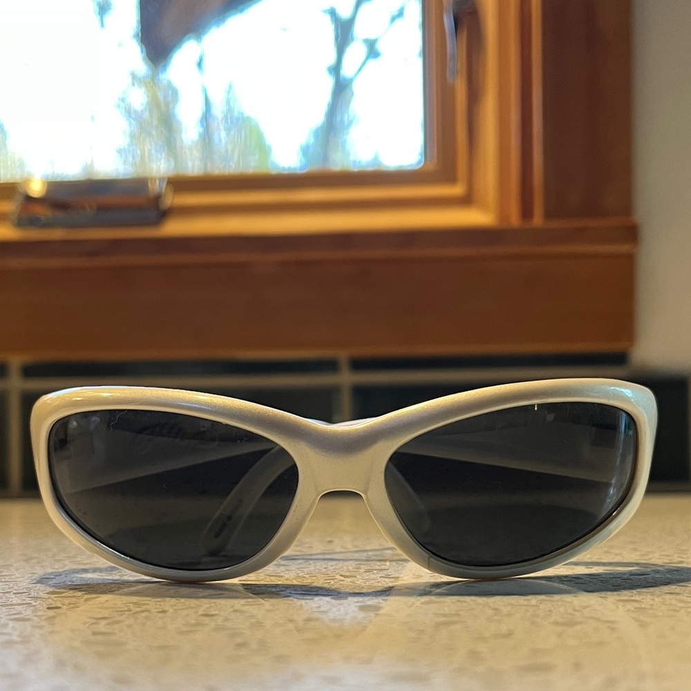 Vintage 90s Women’s Arnet Catfish Sunglasses in Pearly White